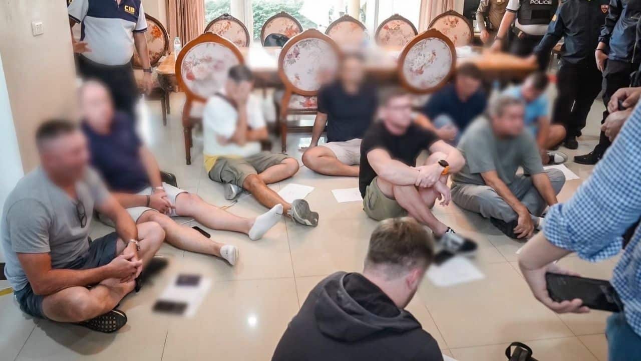 13 иностранных подозреваемых арестованы за управление мошенничеством в колл-центре (видео)